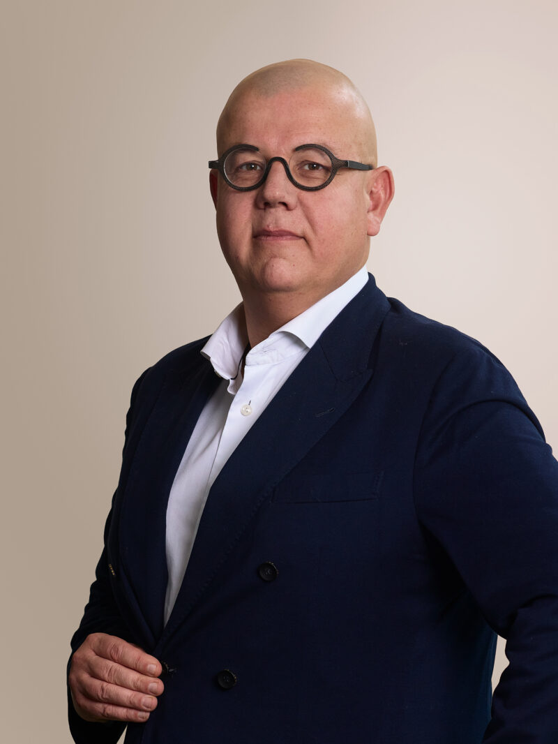 nielen-schuman10447fem_schook